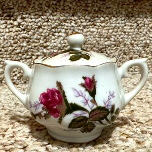 Decorative porcelain knickknack